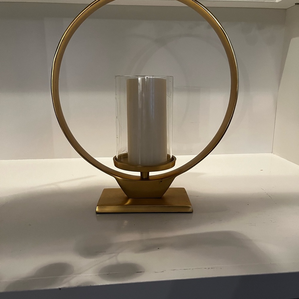 Beautiful decor candle for table or built in cabinets or bedroom ambiance !